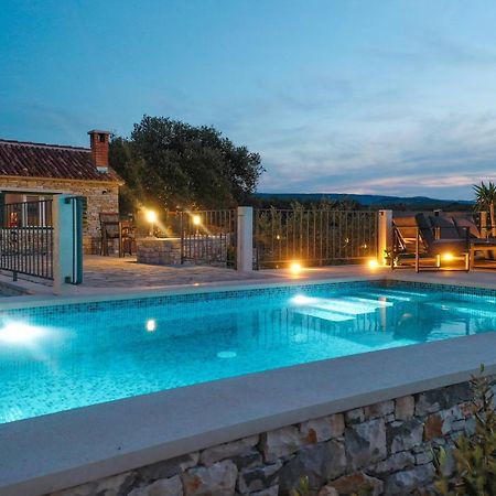 Heritage Holiday House Lori With Pool Postira Buitenkant foto