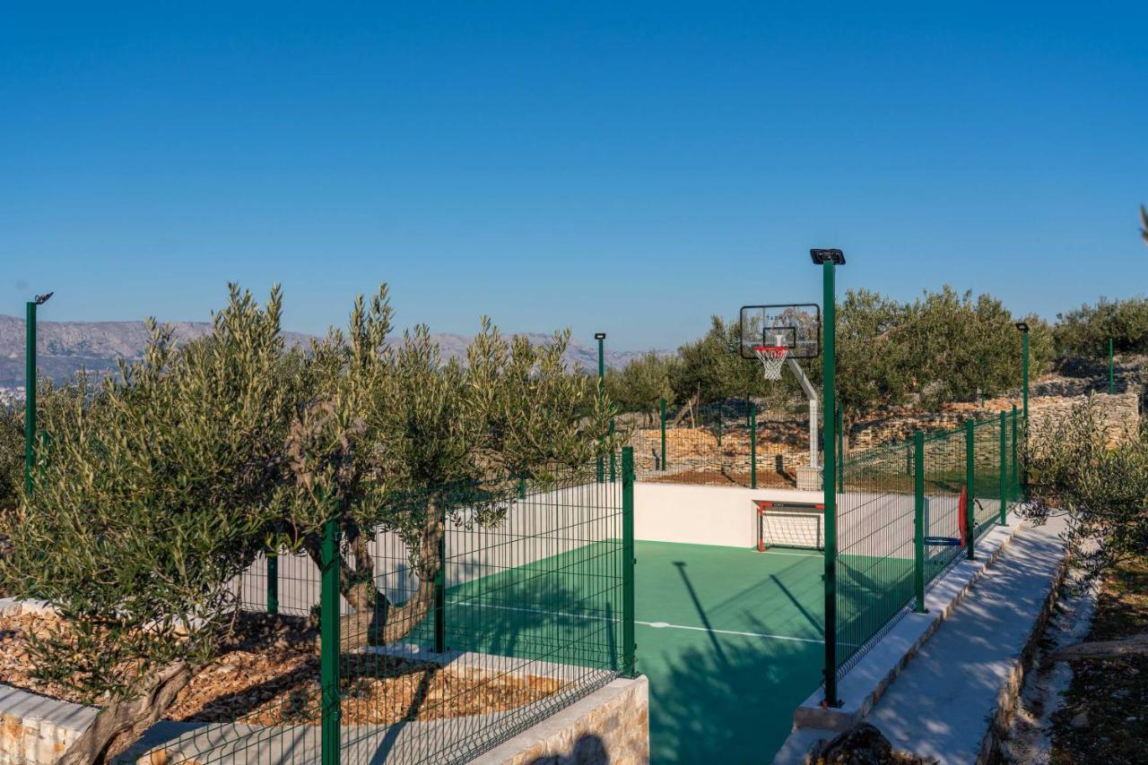 Heritage Holiday House Lori With Pool Postira Buitenkant foto