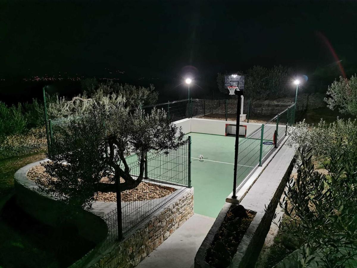 Heritage Holiday House Lori With Pool Postira Buitenkant foto