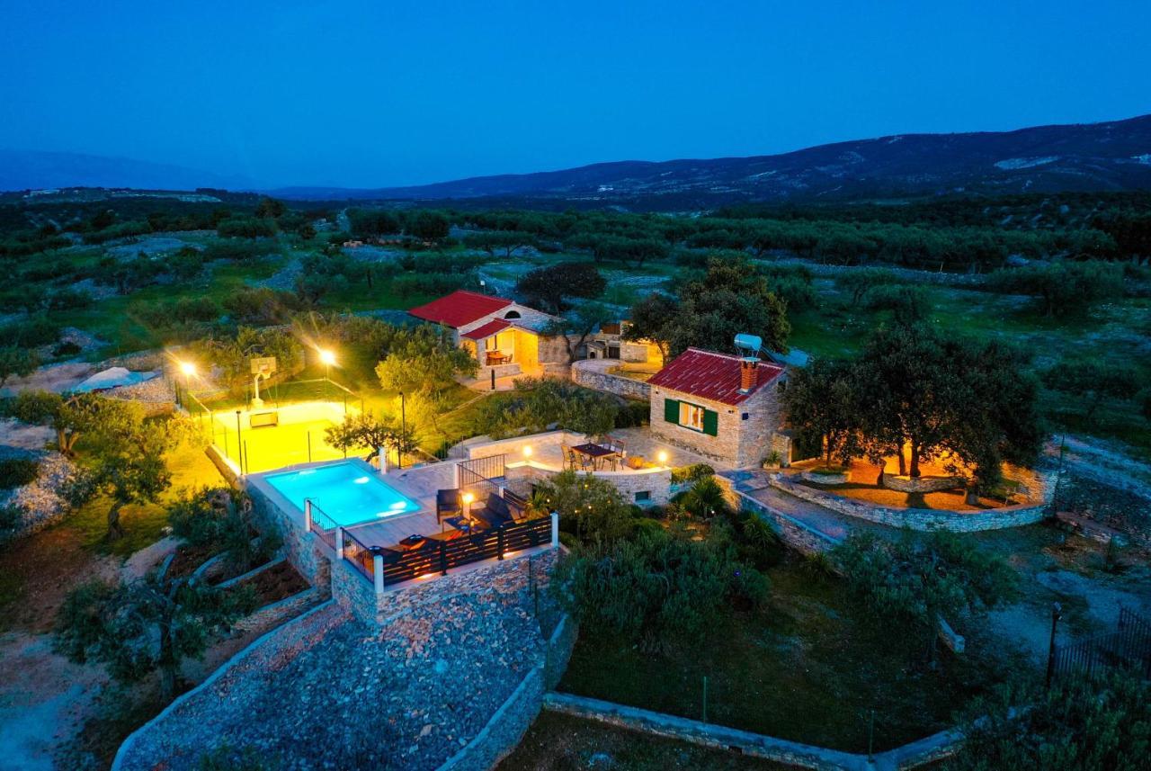 Heritage Holiday House Lori With Pool Postira Buitenkant foto