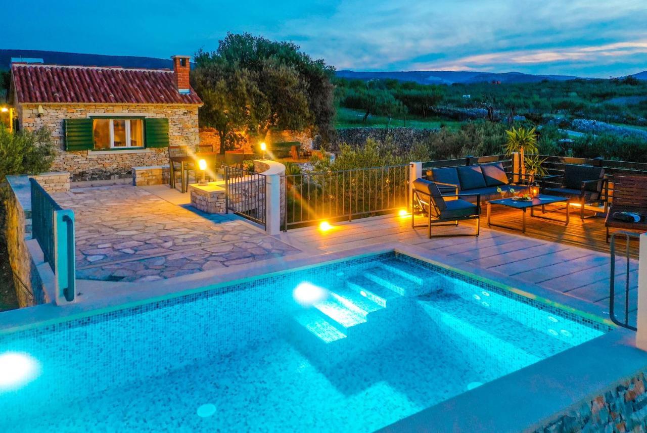 Heritage Holiday House Lori With Pool Postira Buitenkant foto