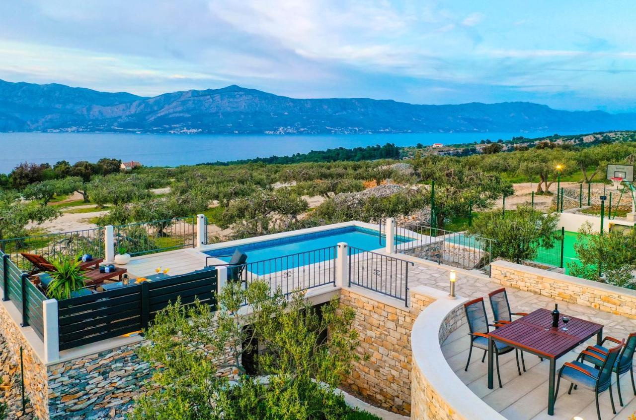 Heritage Holiday House Lori With Pool Postira Buitenkant foto