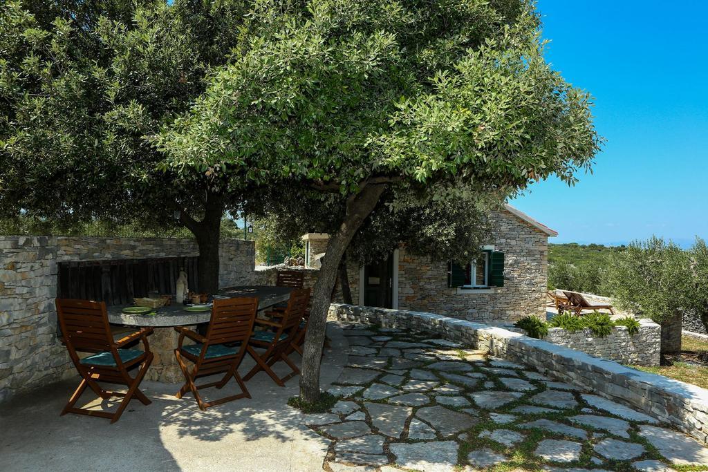 Heritage Holiday House Lori With Pool Postira Buitenkant foto