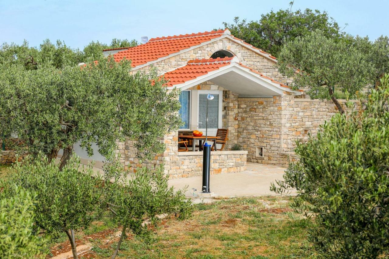 Heritage Holiday House Lori With Pool Postira Buitenkant foto
