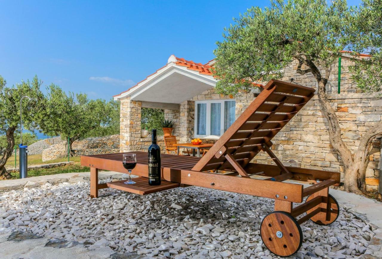 Heritage Holiday House Lori With Pool Postira Buitenkant foto